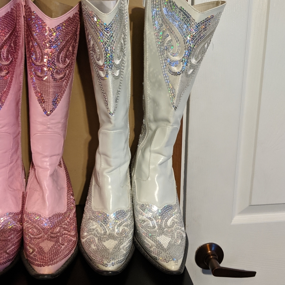 Helen's heart white boots size 9